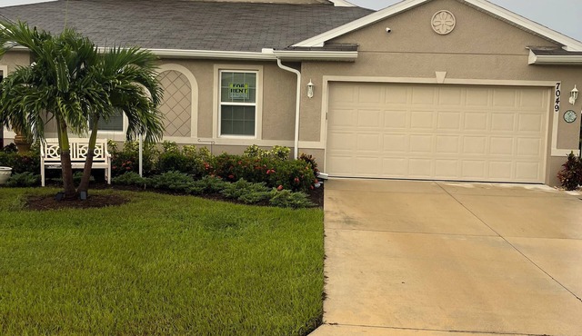 Charming 2 bedroom villa in serene Punta Gorda perfect for relaxing getaway.