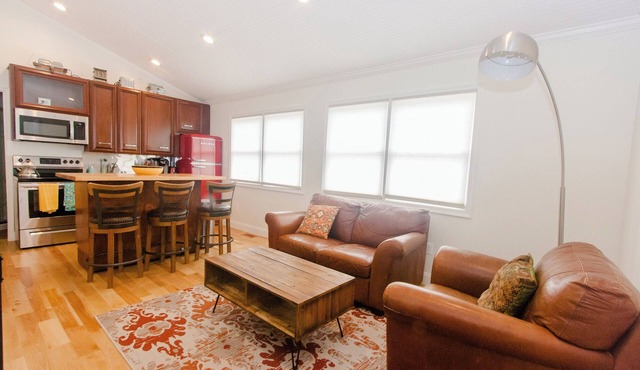 Charming 2-Bedroom Cottage in Loudoun Co, VA on 12 Gorgeous Acres w/2-Acre Pond