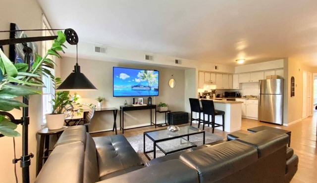 Charming 2-bedroom townhome with AC, Ridley Park near Boeing, Train, Philly