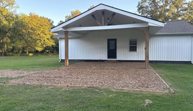Charming 2-bedroom house in Russellville with AC