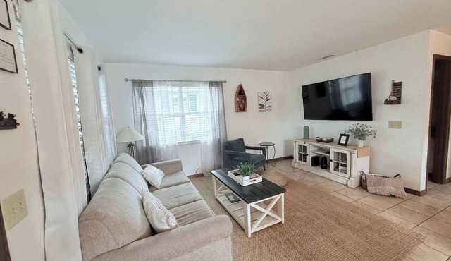 Charming 2-bedroom cottage on a Lake Resort in Salt Springs