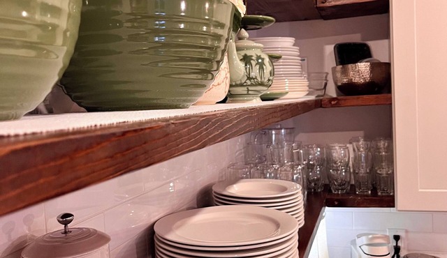 Charming 2-bedroom cottage downtown & walk to Trinity