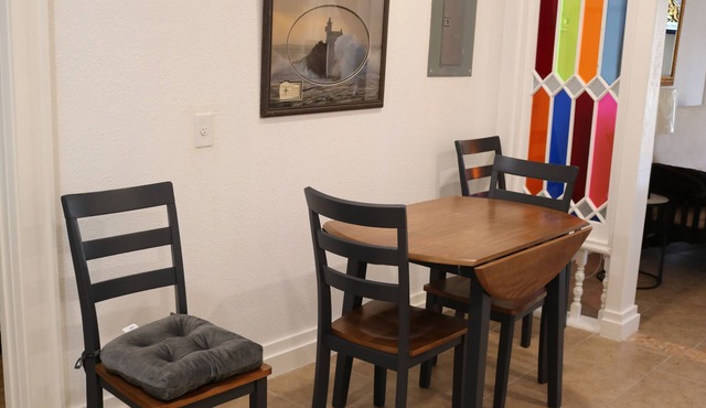 Charming 2-bedroom house in fantastic San Antonio with WiFi, AC