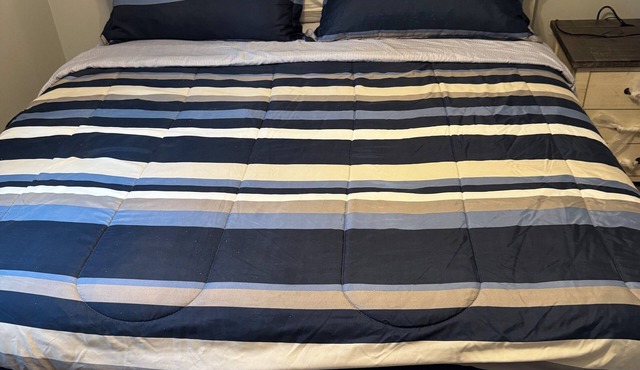 Charming 2-bedroom apartment in wonderful Schenectady with AC