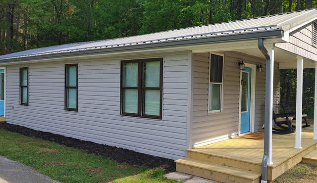 Charming 2-bedroom house with WiFi, AC in wonderful Shady Valley