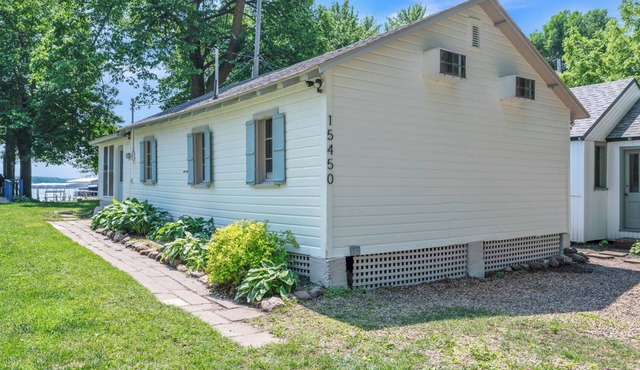 Charming 2-bedroom cottage on West Lake Okoboji with EV Charging