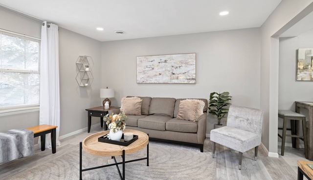 Charming 2-bedroom apartment with AC, WiFi in delightful Springfield