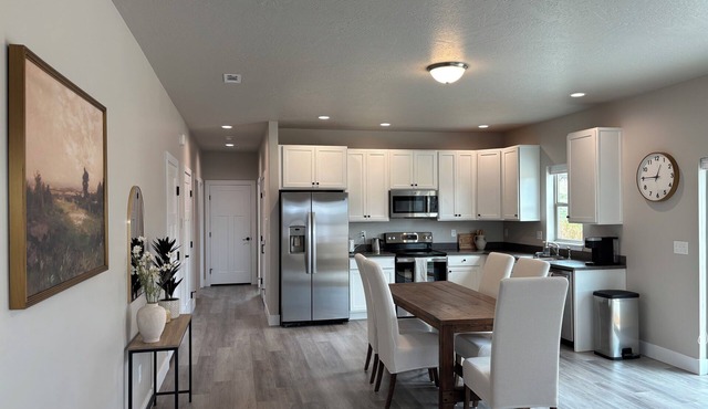 Charming 2-bedroom house in Stevensville with AC, WiFi