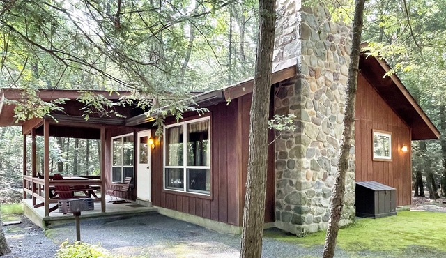 Charming 2 Bedroom Cabin in the Poconos on Private Resort