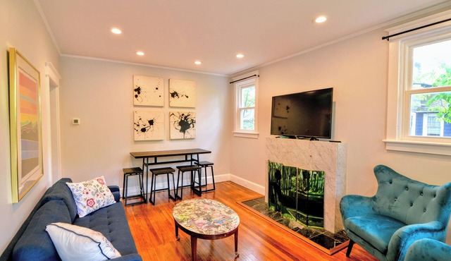 Charming 2-bedroom house in fantastic Takoma Park with WiFi, AC