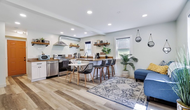 Charming 2-bedroom apartment with WiFi in Tannersville, Minutes from Camelback