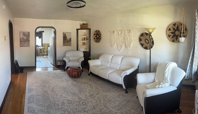 Charming 2-bedroom duplex in Thermopolis. Walkable to coffee shops, restaurants.
