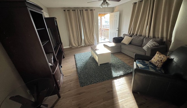 Charming 2-bedroom house with AC, WiFi in wonderful Three Rivers