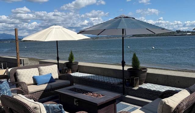 Charming 2-bedroom water front house with your own beach access.