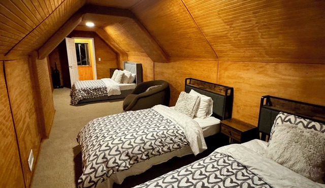 Charming 2-bedroom cabin by Sierra Ski hill