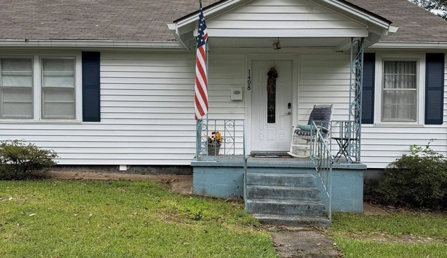 Charming 2-bedroom house with WiFi, HVAC in awesome Water Valley