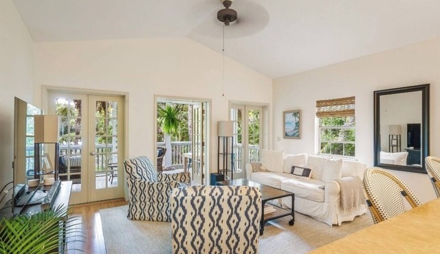 Charming 2-bedroom villa in pleasant Vero Beach with fitness room, AC