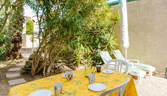 Charming 2-Bedroom Villa with Terrace in Gruissan - Sleeps 4, Pet-Friendly, Secure Parking