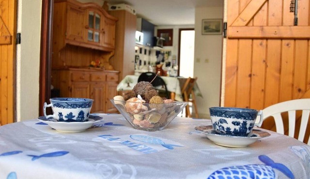 Charming 2-Bedroom Villa with Pool, 400m to Beach, Private Parking