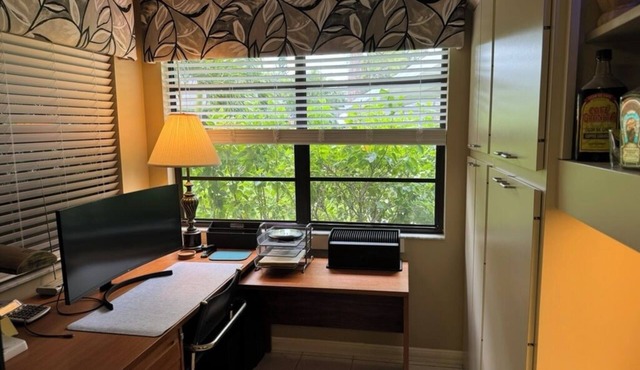 Charming 2-bedroom villa with AC and WiFi in Sarasota