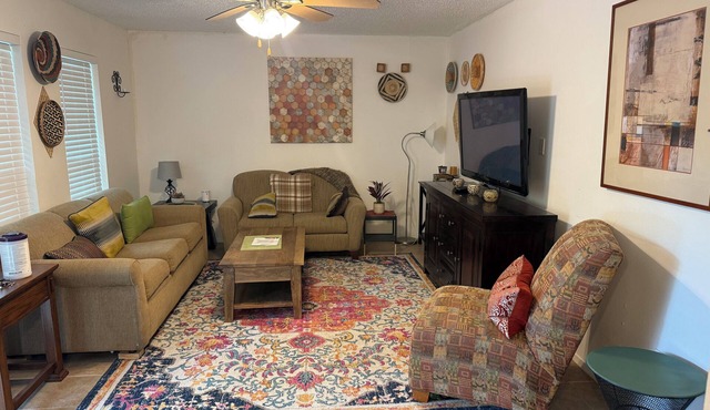 Charming 2-bedroom villa in pleasant Austin with WiFi, AC
