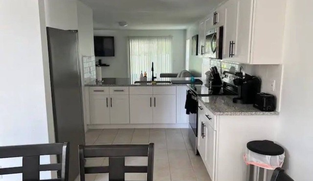 Charming 2-bedroom villa with AC and WiFi in peaceful Ruskin