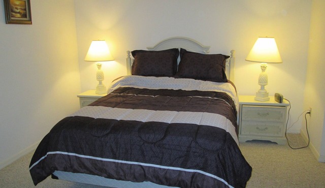 Charming 2-bedroom villa overlooking a lake in fabulous Venice with AC