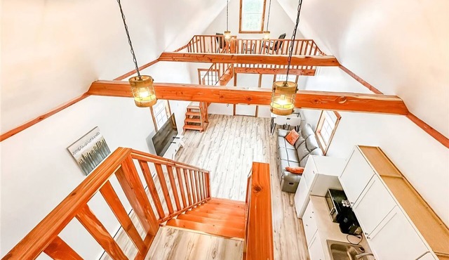 Charming 2-bedroom VIP cottage in delightful Pulaski. 1.9 mi away from river