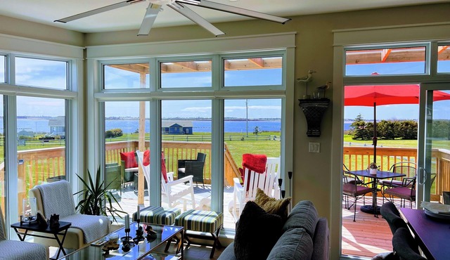 Charming 2-bedroom with Ocean View Cottage, situated near Thunder Cove Beach!