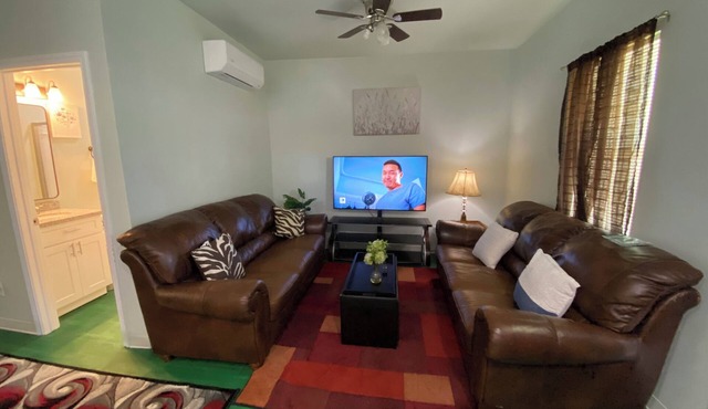 Charming 2-bedroom with amazing view of the sunset and old time Choo Choo train.