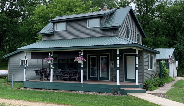 Charming, 2 BR/2 Bath home on the Root River Bike Trail in Whalan