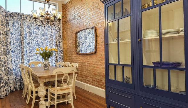 Charming 2 BR/2 bath in Historic District - Rent 1 Suite or Both/8-16 people!
