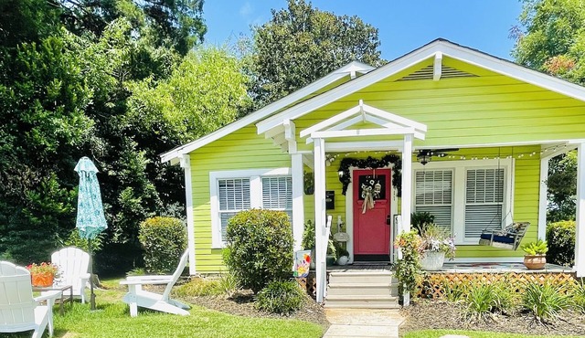 Charming 2 BR and 2 full bath Cottage is located in Historic Downtown Laurel.