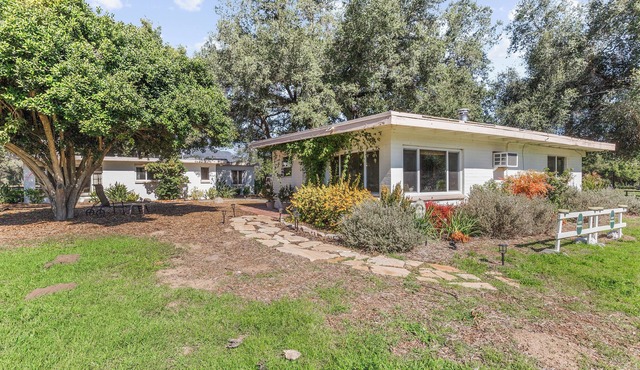 Charming 2 BR Cottage at Welburn Gourd Farm