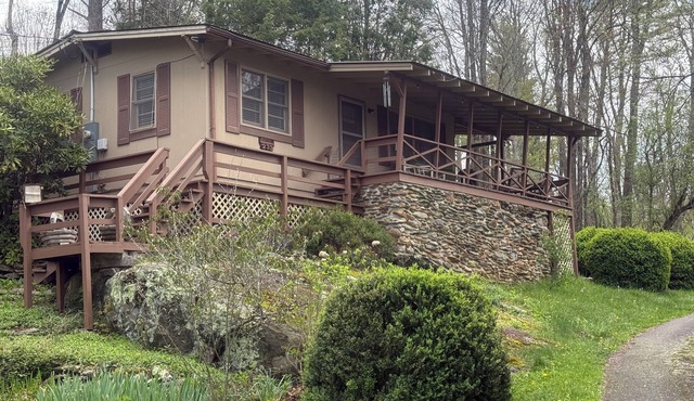 Charming 2-BR Country Cottage-Very Convenient to Linville, Banner Elk, Newland.