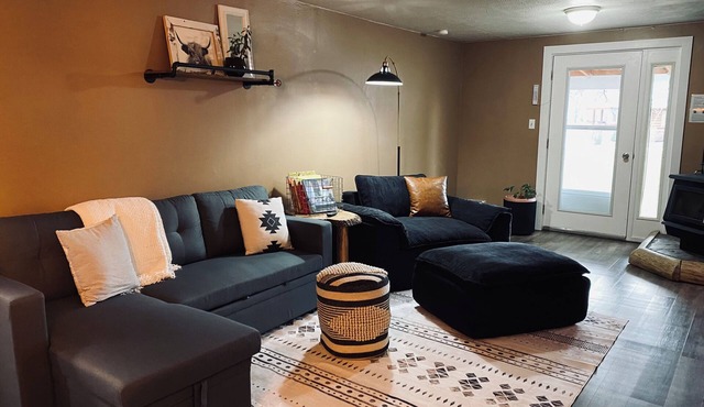 Charming 2-BR, no cleaning fees, cozy fireplace