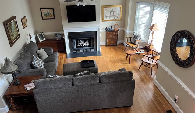Charming 2 BR townhome with office. Great central location near airport!