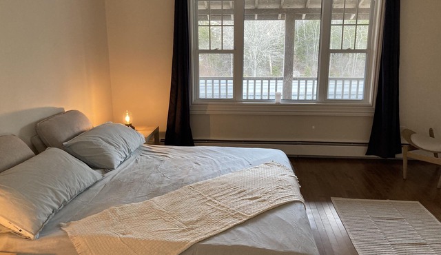 Charming 2-bedroom Cape Cod style Inn in Musquodoboit Harbour with WiFi, AC