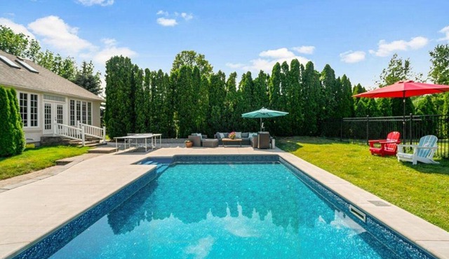 Charming 2 bedroom bed & breakfast in fabulous Niagara-on-the-Lake with pool