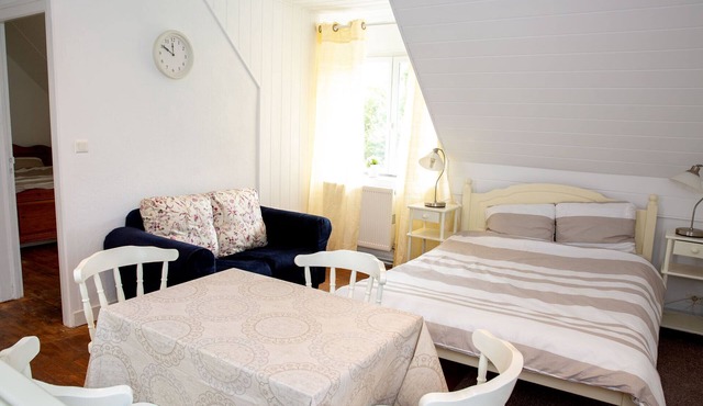 Charming 2-bedroom B&B in peaceful Bon Repos sur Blavet with WiFi