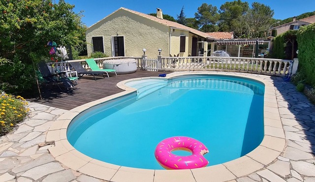 Charming 2-room apartment near Estérel in Provencal villa with pool