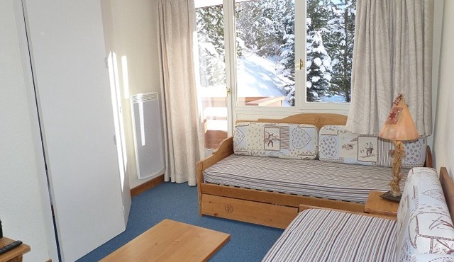 Charming 2-room cabin, 6 people, ski-in/ski-out, south-facing