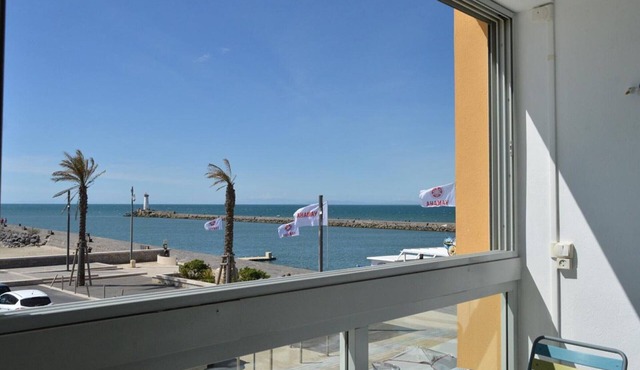 Charming 2-room Apt, 5 people, beachfront, free parking