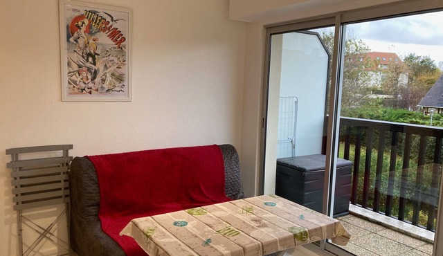 Charming 2-room apartment with balcony near the beach