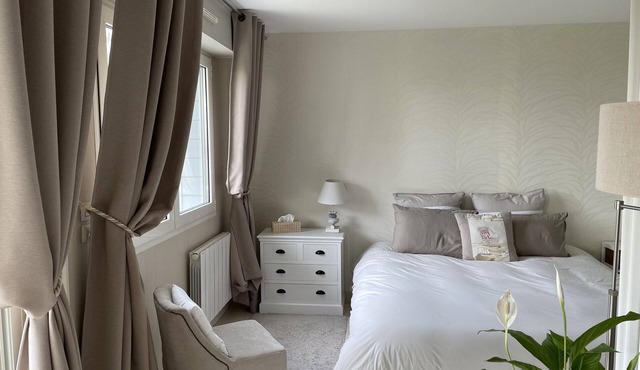 Charming 2-room terrace ideally located in a quiet area - beautiful unobstructed view.