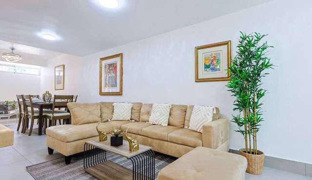 Charming 2-story Townhouse in Gazcue, with 2BR, 3 Queen beds & Serene Garden Retreat