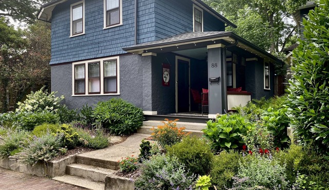Charming 2 Story House in Historic Montford. Walkable to town
