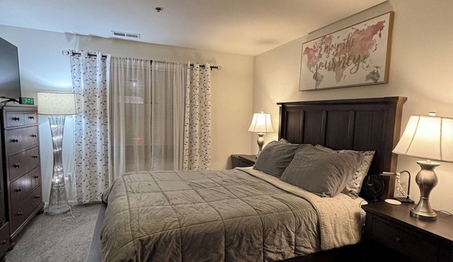 Charming 2-bedroom apartment with WiFi, AC in tranquil Woodbridge Township