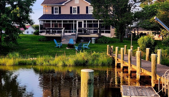 Charming 200-year-old Waterfront Farmhouse 1.5 Hours from DC