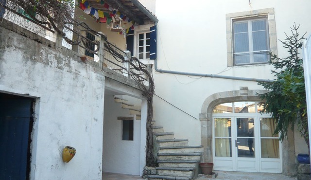 Charming 210 m2 village house on 2 levels with courtyard and terrace